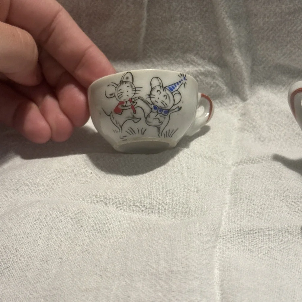 Child's‎ Tea set Dancing Mice Motif (vintage) Teapot,creamer,sugar,2cups&saucers